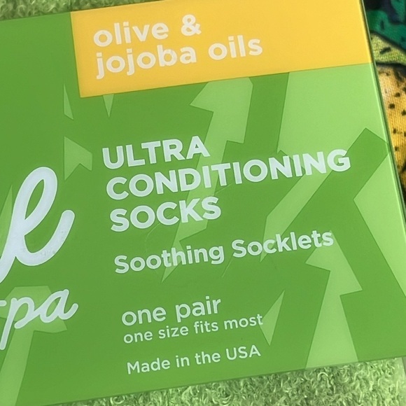 Brand New Bath & Body Works True Blue Ultra Conditioning Socks Soothing Socklets - Picture 5 of 11